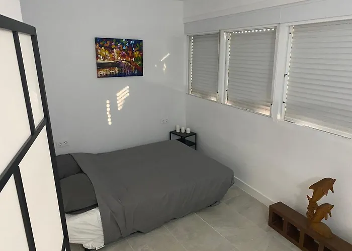 Апартаменти New Beachfront Loft